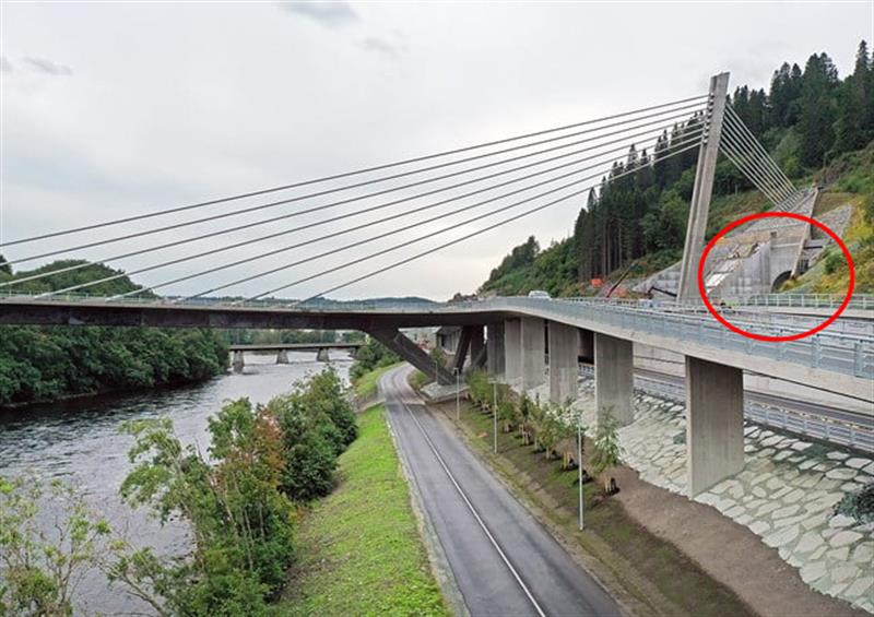Nydalsbrua med påbegynt tunnel. Bilde