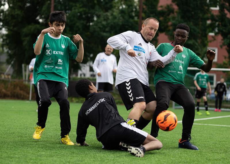 Fotballtakling. Hommelvik Guts mot Indre Fosen Tigers. Lerkendal.