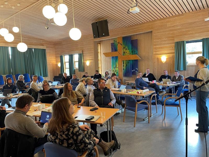 Viser bilde fra samlingen i Rennebu for ILAG-kommunene.